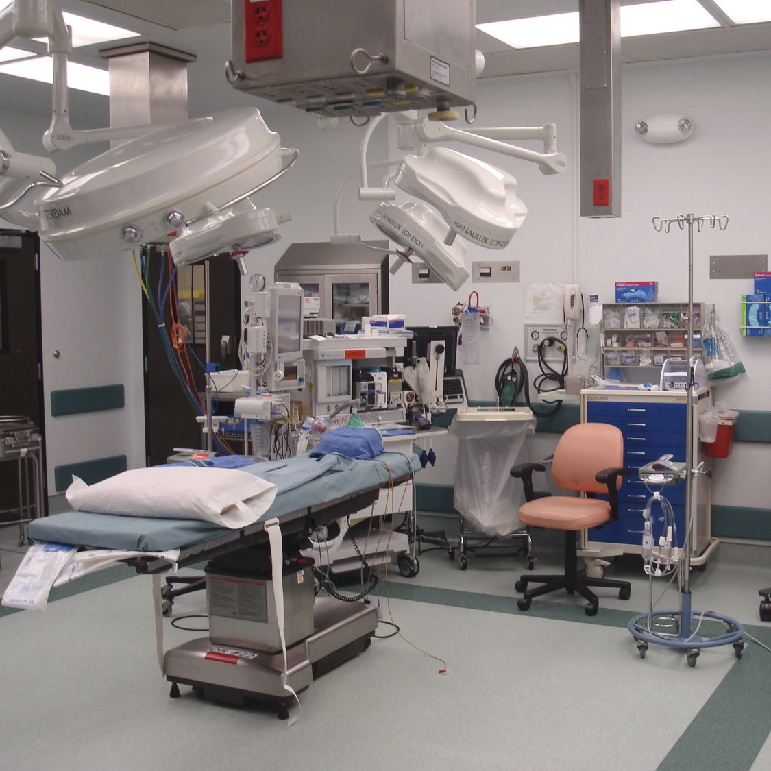 Marmouleom-Ohmex-vezetokepes-linoleum-burkolat