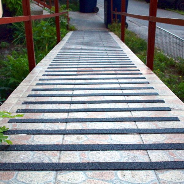 ClearSafe-GRP-GRIT-csúszásmentes-lap-rámpák-feljárók-burkolatára-02