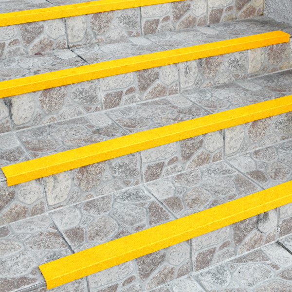 ClearSafe-GRP-GRIT-csúszásmentes-lépcső-élvédő-lap-installáció