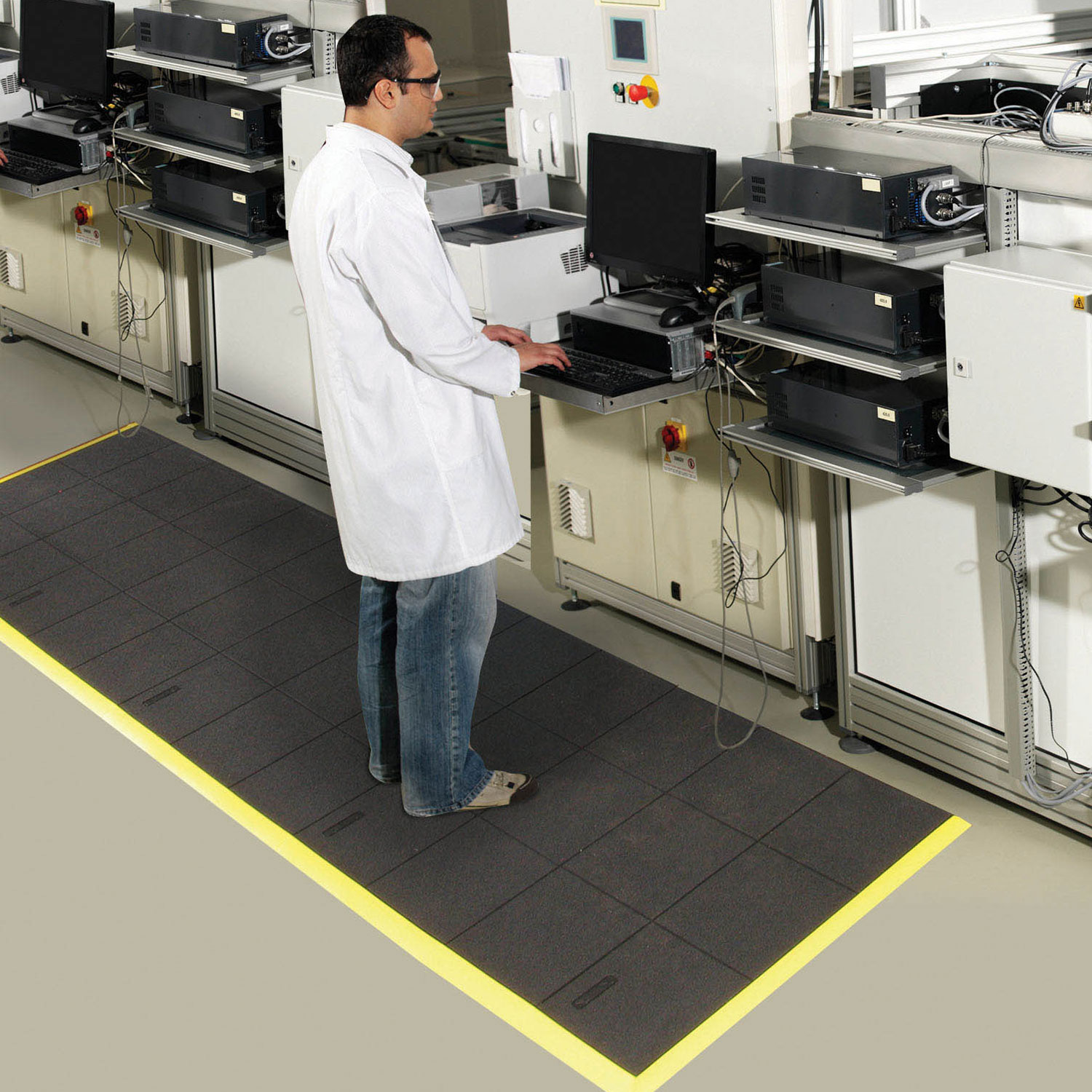 Cushion-Ease-Solid-ESD-elleni-moduláris-munkaszőnyeg