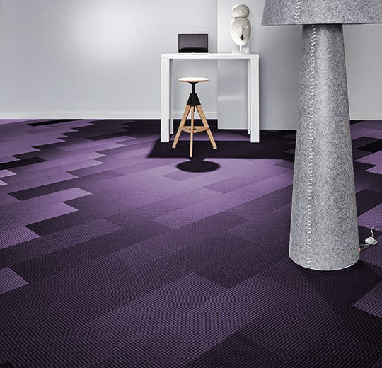 Flotex-Box-Cross-moduláris-padlószőnyeg-133012-purple-installáció