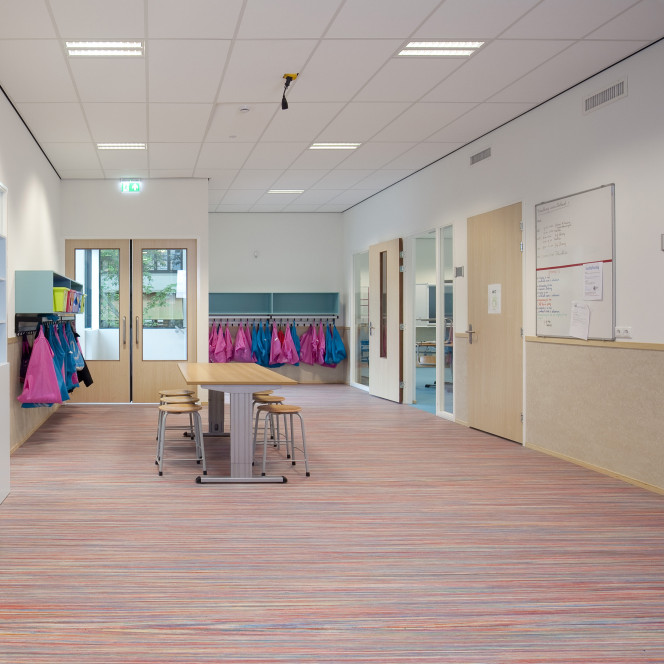 Marmoleum-Striato-Colour-5221-colour-stream-installáció