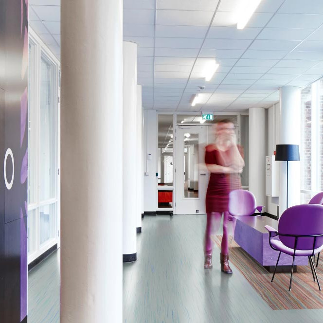 Marmoleum-Striato-Colour-5245-blue-stroke-installáció