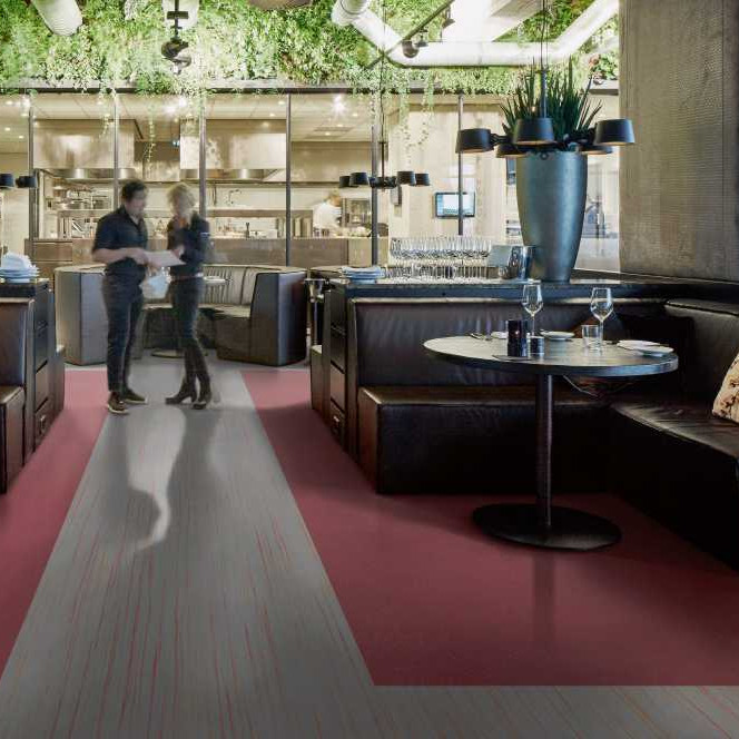 Marmoleum-Striato-Colour-5247-dark-aura-installáció