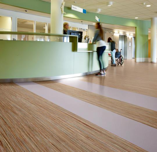 Marmoleum-Striato-Original-5239-oxidized-copper-installáció